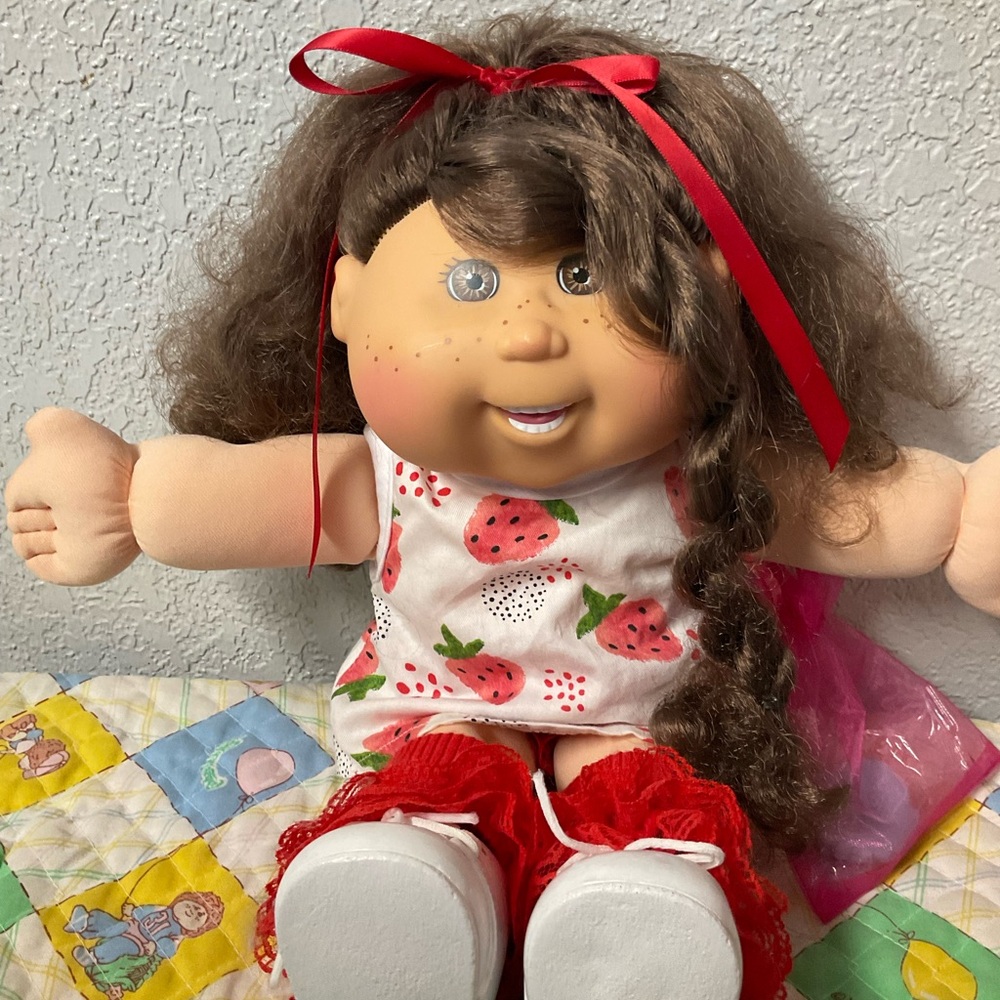 Cabbage Patch Kid Girl Brown Hair Brown Eyes Teeth FRECKLES WCT-62K 2016